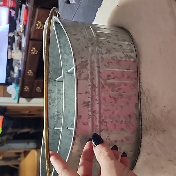 BETTER HOMES & GARDENS HEAVY - DUTY GALVANIZED BASKET. - Picture 2 of 5